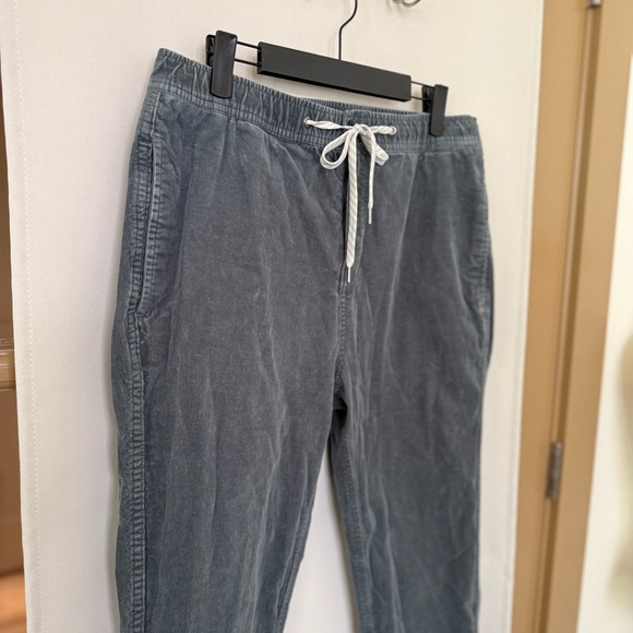 Vuori Men’s Large‎ Grey Corduroy Optimist Pants Style V440